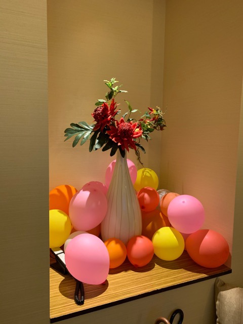 個室で誕生日祝い カラオケパセラのパーティープラン 貴婦人の戯れ